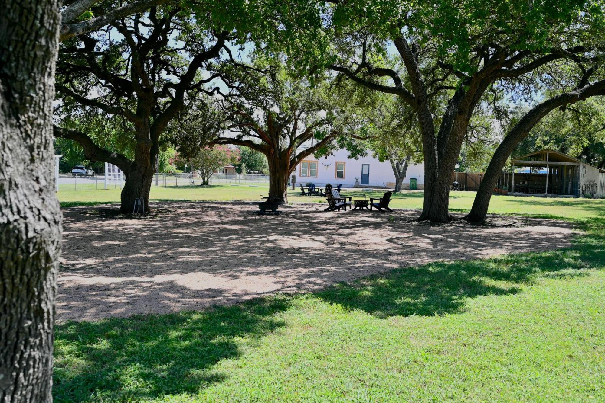 Blanco County Inn & Guesthouses エクステリア 写真